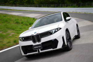 【BMW新型iX3試乗】469ps／2.3t超のBEVに「駆けぬける歓び」は健在か？ “カムに乗る”官能性すら抱く理想形《LE VOLANT LAB》