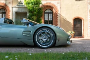 タイヤは“能動的センサー”へ。パガーニ・ウトピア・ロードスターが欧州1500kmで実証したピレリ×ボッシュの最新技術