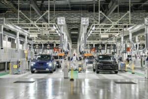 【スバル最前線】BEV・ICE・トヨタ車が混在!? 矢島工場の「超・混流生産」とバッテリー内製化の全貌