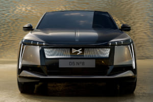 パリの美意識が宿る750kmの旅。新型「DS N°8」、1005万円から始まるフレンチ・ラグジュアリー