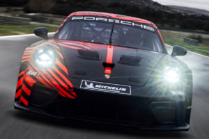 【ポルシェの決断】ケイマンから911へ。新型「911 GT4 R」初公開、520馬力NAフラット6を積むGT4の真価
