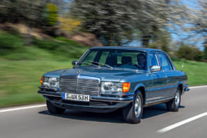 巨大V8と革新ハイドロ搭載。メルセデス自身が造り上げた“スーパーセダンの原点”「450SEL 6.9」の真価【メルセデス名車列伝】《LE VOLANT LAB》
