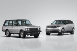 1993年型レンジローバー・クラシック(左)と、新型レンジローバーSVウルトラ(右)