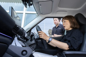 気になるモデルをWEBにて試乗予約。横浜周辺の公道を実際に走行しながら、車両の加速性・静粛性・ハンドリング性能を体験いただける試乗コースを用意。
