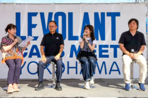 左から竹岡 圭さん、スズキ・ハスラー開発陣の新美さん、山下さん、内田さん。