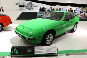1976年に914に代わるエントリー・モデルとしてデビューし、大ヒットを収めた924。フロントに125psを発揮する1984cc直4 SOHC、リアアクスルにデフと一体化した5速MTを搭載する。