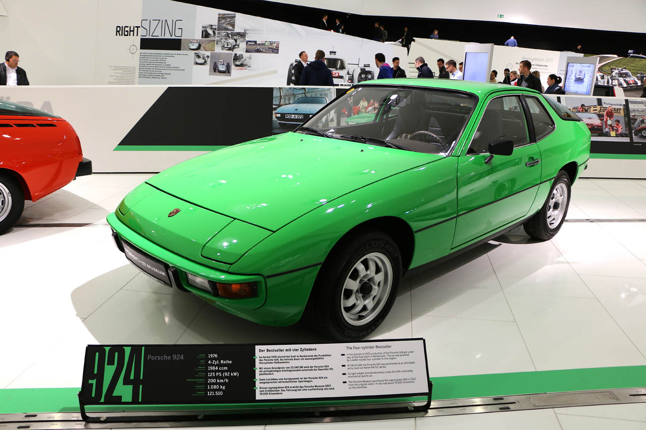 1976年に914に代わるエントリー・モデルとしてデビューし、大ヒットを収めた924。フロントに125psを発揮する1984cc直4 SOHC、リアアクスルにデフと一体化した5速MTを搭載する。