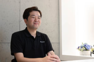 今回試乗サポートをしてくださったセールス担当の西尾さん。気になる車両について、ユーザーのニーズに寄り添いながらサポートしてくれるので、その場で安心して相談できる。