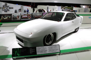 1979年に発表された924ターボ。911ターボの技術を流用した2L直4 SOHCシングル・ターボは170psを発生。パワーアップに対応するためサスペンションやブレーキも強化されていた。