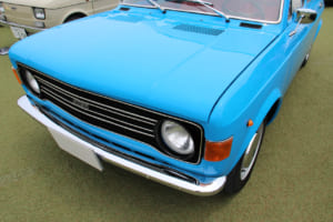 1974年式フィアット128:新品の外装パーツを入手し、グリルをはじめとする各部に装着している。