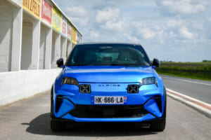 【海外試乗】アルピーヌ初EV「A290 GTS」が示す新次元の旋回性能。次期A110にも通じる“軽さ”の正体とは？《LE VOLANT LAB》