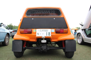 1970年式ボンド・バグ700:フロントが1輪でリアが2輪の3輪マイクロカー。
