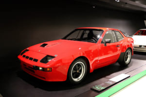 1981年シーズン用のGr.4用ホモロゲモデルである924カレラGTS。エンジンは245psにチューンした2L直4 SOHCターボ。コンペティション仕様の924カレラGTRは375psを発生する。