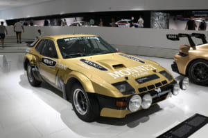 そのハンドリングの良さから924はラリーカーとしても活躍した。これは1981年のドイツ・ラリー選手権の王座を獲得したヴァルター・ロール/クリスティアン・ガイストデルファー組の“モネ・ポルシェ”924カレラGTS。