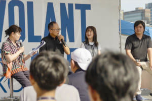 左から竹岡 圭さん、スズキ・ハスラー開発陣の新美さん、山下さん、内田さん。