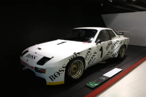 1981年のル・マン24時間に出場し、総合7位、GTPクラス3位に入賞した944GTP。KKK製K28ターボを備える2L直4は410psを発生。強化されたギヤボックスは956にも流用された。