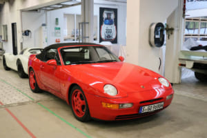 968クラブスポーツをベースに1台だけ作られたカブリオレのプロトタイプ。装備の簡略化による軽量化や、ローダウン・サスなどを装着し、良好なハンドリングを示したが市販化は実現しなかった。