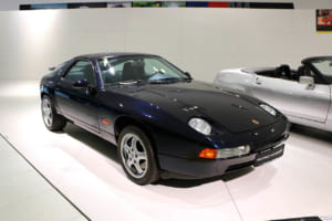 1992年に登場した928の最終モデルGTS。340psを発生する5.4L V8 DOHC 32バルブ・ユニットを搭載する。1995年まで製造された928だが、その総生産台数は約6万1000台にとどまった。