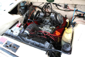 1970年式ランドローバー・シリーズII A:フロントに搭載されているエンジンはオリジナルではなく、ローバー SD1用のV8ガソリン仕様。