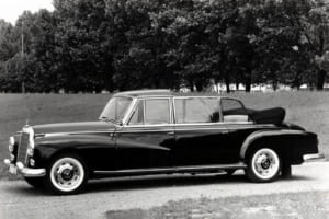 300c/W186(1955~1957年)はロングホイールベースのランドウレット仕様を追加し、外国元首の訪問時に使用された。