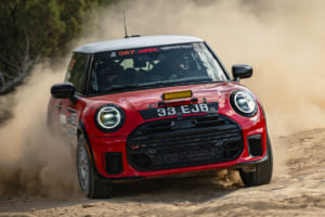 武器は「最小限のモディファイ」。MINI JCWが全米ラリー3位で証明した市販モデルの真価