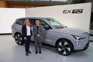 戦略価格で放つボルボの新型7人乗りEV「EX90」。航続650kmのフラッグシップSUVが日本デビュー