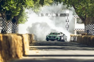 電子制御オフで666psをねじ伏せる。ベントレー・スーパースポーツの極限走行と「伝説の1枚」の舞台裏