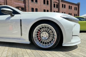 サーキットの熱狂をストリートへ！ ブレンボ×トムス「クラウンセダン」＆3Dデザイン「BMW M2」最新ブレーキの全貌