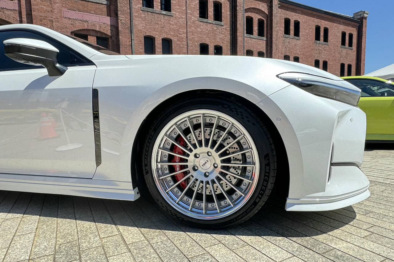サーキットの熱狂をストリートへ！ ブレンボ×トムス「クラウンセダン」＆3Dデザイン「BMW M2」最新ブレーキの全貌