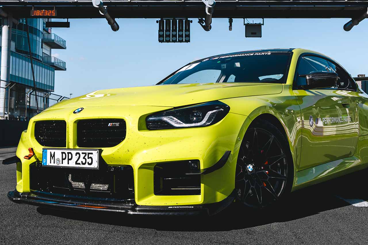 兄貴分「M2 CS」を凌駕。ニュル7分25秒068を記録したBMW M2「トラックキット」の真髄