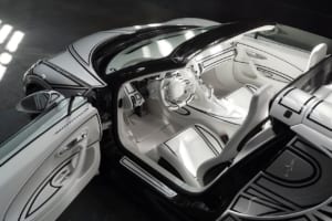 車内のボタンまで本物の磁器。ブガッティW16終焉を飾る世界に1台のミストラル「ブラン・エテルネル」公開