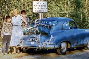 極北への1万kmもポルシェ356と共に。70年前の家族旅行が証明した、空冷スポーツのタフな真価
