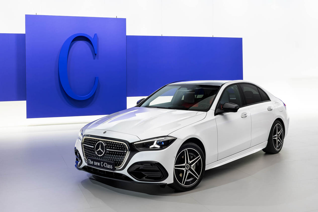 【世界初公開】BEV版に続く本命！ メルセデス・ベンツ「Cクラス」が大幅刷新、全車電動化＆最新「MB.OS」で新世代へ