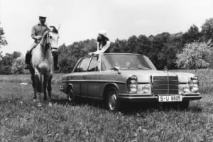 300SEL 6.3：エアサスペンションとオートマチックトランスミッションは、どんな要望も叶えるレベルの乗り心地を生み出し、長距離ドライブでも疲れることなくリフレッシュした気分を満喫できる。
