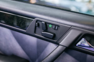 メルセデス・ベンツE500リミテッド：電動シートの操作スイッチ。