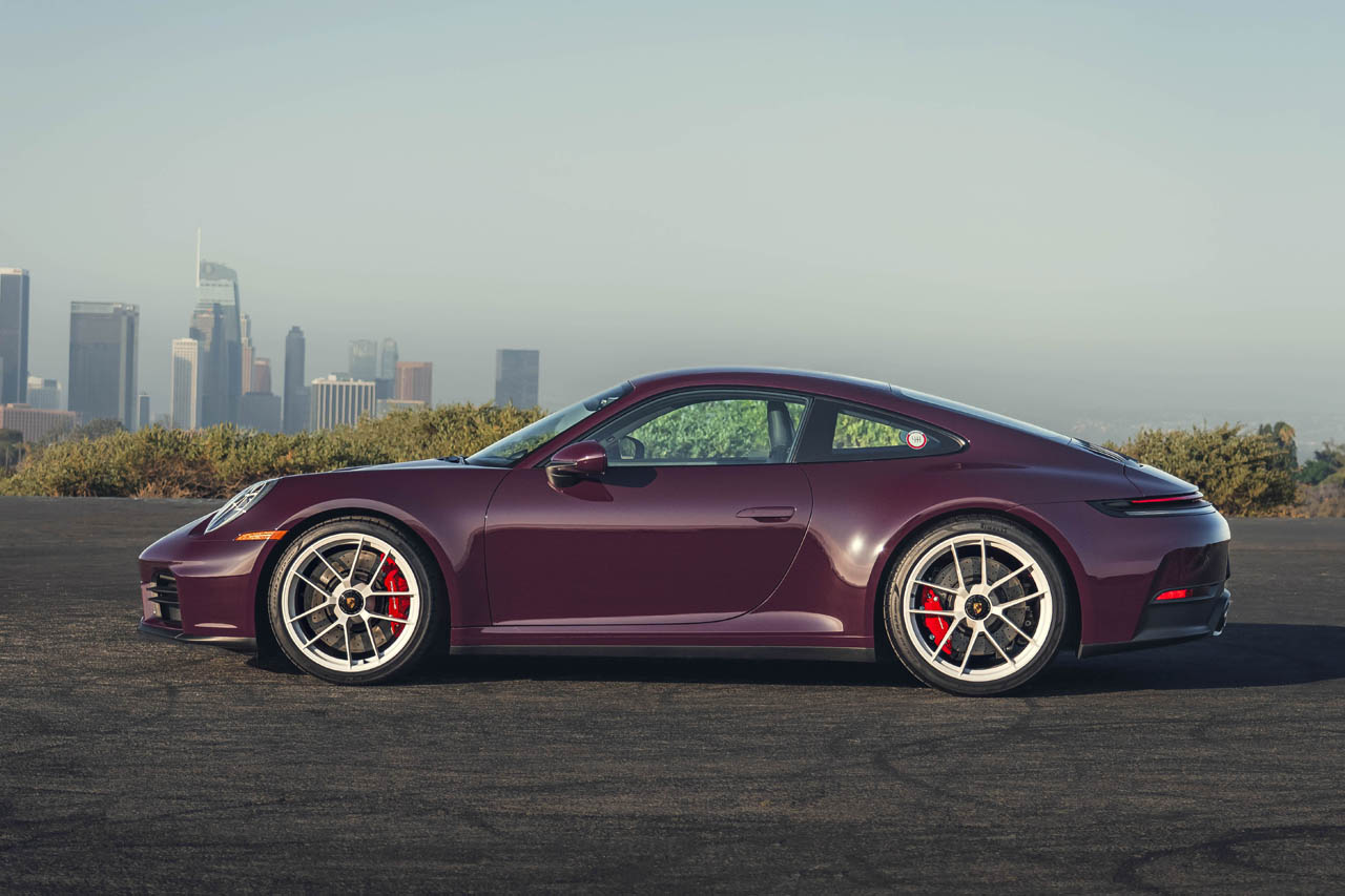 待望の6速MTとセンターロック採用。ポルシェ911カレラS（992.2）軽量化