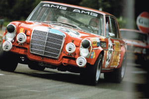 当時のAMG社はこの300SEL 6.3をチューンした「300SEL 6.8」で1971年のベルギー、スパ・フランコルシャンでクラス優勝を果たし、総合でも2位に輝いた。
