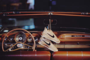 NBAスターの旧車愛がナイキと融合！ 名車「インパラ」を宿すD.ブッカーの新作スニーカー「Book 2」発表