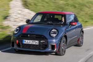 【画像36枚】MINI JCW 3ドアの野性を解放。機能美を極めた純正カーボンエアロの全貌