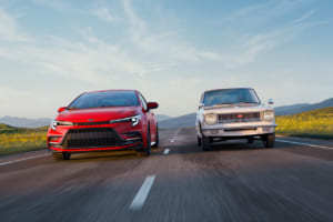 トヨタ・カローラ生誕60周年。専用の「赤と黒」を纏う北米限定車が示す、世界的名車の現在地