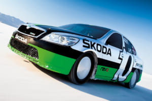 一介の広報車から時速365kmの怪物へ。シュコダ「オクタヴィアvRS」15年無敗を支えた狂気のチューニング