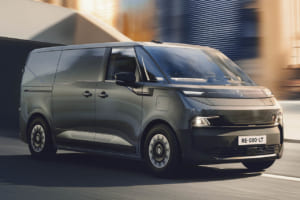 ルノー商用EVの新章開幕。市場投入迫る新型「トラフィック E-Tech」がハノーバーで公開へ