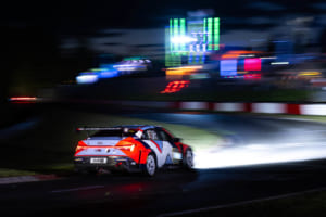 2026年5月のニュルブルクリンク24時間レースで、ヒョンデのハイパフォーマンスブランド「N」は「エレントラ N TCR」でTCRクラス6連覇を達成した。