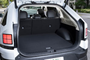 ヒョンデ NEXO:リアオーバーハングを80mm延長したことで、荷室容量は従来型比で49L増となる510Lを確保。