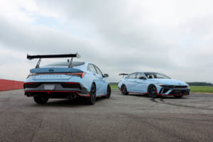 TCRの血統を受け継ぐ市販モデル「エレントラ N TCRエディション」が2026年4月に北米で発売されている。