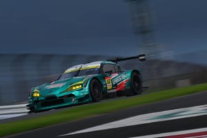 極限のピット戦略と若手の涙。波乱の富士GT300で52号車GRスープラが魅せた執念の大逆転劇【2026 SUPER GT第4戦】
