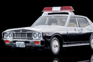 『大都会PART III』の白パトも登場！トミーテック1/64ミニカーの330セダンに新仕様追加、2027年1月発売【LE VOLANT モデルカー俱楽部】