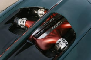 伝統のW16から新世代V16へ。ブガッティ「トゥールビヨン」9000rpm・自然吸気サウンドの深層