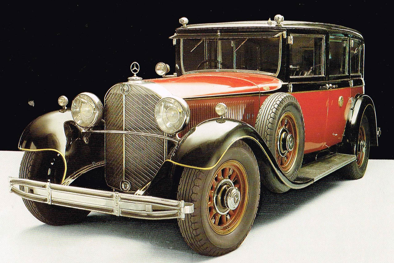 1935年型の昭和天皇御料車770/グロッサー・メルセデス。ボディカラーはロイヤル・マルーンの溜色(宮内庁色)でトップとフェンダーが黒色に塗装。