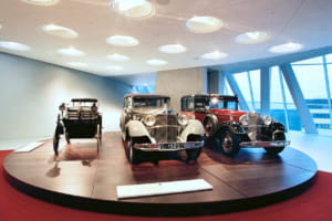 1935年型の昭和天皇御料車770/グロッサー・メルセデスは、旧ドイツ帝国最後の皇帝ヴィルヘルム2世の770K/グロッサー・メルセデス(パレード用カブリオレF)と並んでメルセデス・ベンツ博物館に展示されている。